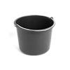 Svart plastspann med metallhandtag, inre gradering synlig.