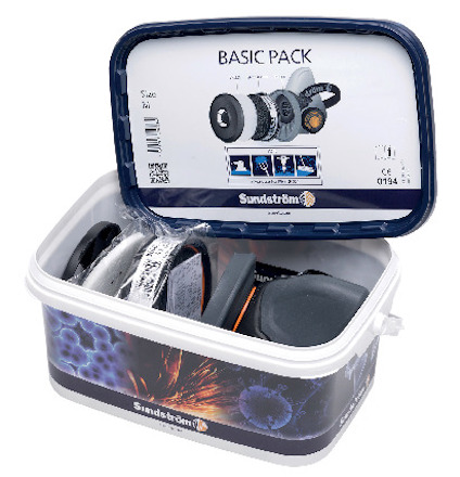 Halvmask i förpackning med etikett som visar "BASIC PACK" och logotypen Sundström.