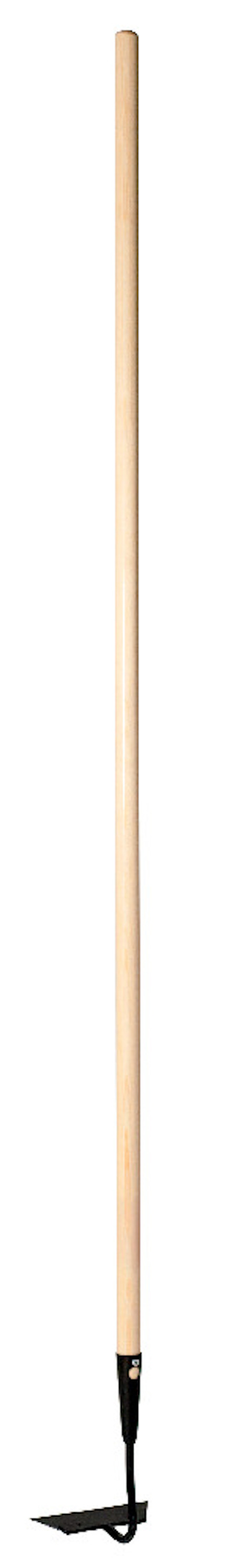 Hacka med trähandtag och svart metallblad.